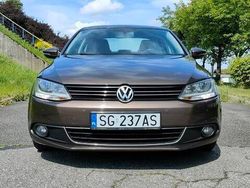 Brązowy Używany 2011 VW Jetta Highline Sedan/Limuzyna | 33 500 zł (Dość drogi)