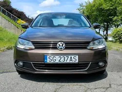Brązowy Używany 2011 VW Jetta Highline Sedan/Limuzyna | 33 500 zł (Uczciwa cena)
