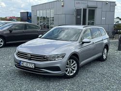 Srebrny (metalik) Używany 2022 VW Passat Kombi | 83 900 zł (Uczciwa cena)