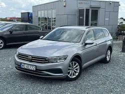 Srebrny (metalik) Używany 2022 VW Passat Kombi | 86 900 zł (Uczciwa cena)