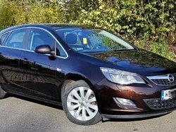 Brązowy Używany 2012 Opel Astra Hatchback | 26 990 zł (Dość drogi)