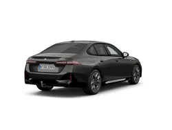Sophisto grey brillant effect Używany 2024 BMW 520 Comfort Edition Sedan/Limuzyna | 269 900 zł (Uczciwa cena)