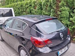 Czarny Używany 2012 Opel Astra Hatchback | 21 500 zł (Dość drogi)