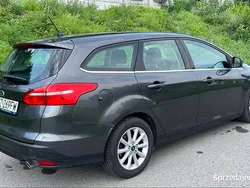Szary Używany 2018 Ford Focus Kombi | 38 900 zł (Dobra cena)