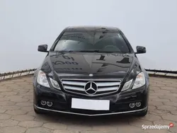 Czarny Używany 2010 Mercedes E200 Coupe | 38 999 zł (Super Cena)