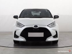Biały Używany 2022 Toyota Yaris Hybrid Hatchback | 91 999 zł (Dość drogi)