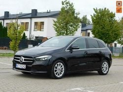 Czarny (metalik) Używany 2019 Mercedes B200 Minivan | 74 980 zł (Uczciwa cena)