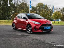 Czerwony Używany 2022 Toyota Yaris Hybrid Hatchback | 87 999 zł (Dość drogi)