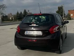 Brązowy Używany 2012 Peugeot 208 Hatchback | 18 600 zł