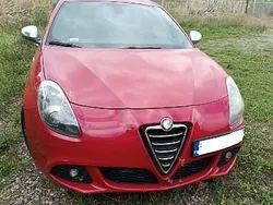 Bordowy Używany 2013 Alfa Romeo Giulietta Hatchback | 25 000 zł (Uczciwa cena)