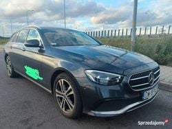 Czarny Używany 2021 Mercedes E220 Kombi | 148 000 zł (Uczciwa cena)