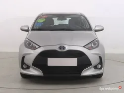 Srebrny Używany 2020 Toyota Yaris Hybrid Hatchback | 71 999 zł (Uczciwa cena)