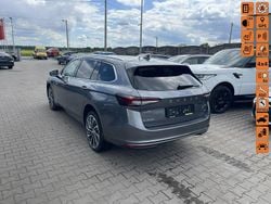 Grafitowy (metalik) Używany 2024 Skoda Superb Kombi | 69 900 zł