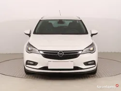 Biały Używany 2018 Opel Astra Kombi | 49 999 zł (Uczciwa cena)