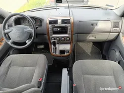 Bordowy Używany 2002 Kia Carnival Minivan | 5400 zł