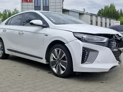 Biały (metalik, perła) Używany 2017 Hyundai Ioniq Sedan/Limuzyna | 13 800 zł