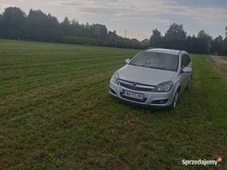 Srebrny Używany 2010 Opel Astra Kombi | 11 800 zł (Dość drogi)
