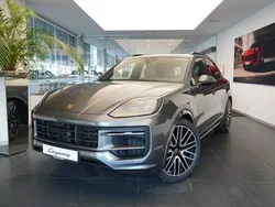 Quarzite grey metallic Nowe 2024 Porsche Cayenne SUV | 643 681 zł (Uczciwa cena)
