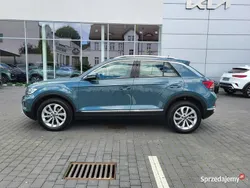 Kremowy (metalik) Używany 2023 VW T-Roc SUV | 99 900 zł (Dobra cena)