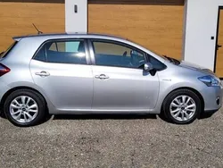 Szary Używany 2010 Toyota Auris Hybrid Sedan/Limuzyna | 28 500 zł (Uczciwa cena)