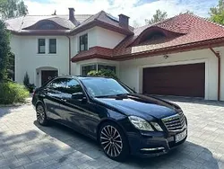 Czarny Używany 2011 Mercedes E300 Sedan/Limuzyna | 40 000 zł