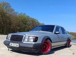 Używany 1987 Mercedes E250 | 7200 zł
