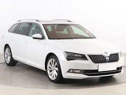 Biały Używany 2018 Skoda Superb Kombi | 67 999 zł (Uczciwa cena)