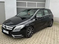 Czarny Używany 2012 Mercedes A180 Minivan | 34 900 zł