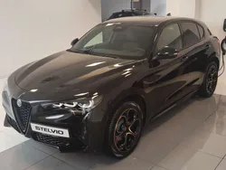 Lakier metalizowany czarny volcano black Nowe 2025 Alfa Romeo Stelvio SUV | 249 220 zł