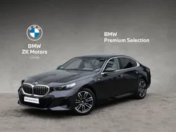 Szary sophisto z brylantowym połyskiem metalizowany Używany 2024 BMW 520 Comfort Edition Sedan/Limuzyna | 299 900 zł (Drogi)
