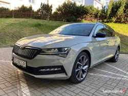 Szary Używany 2021 Skoda Superb SportLine Kombi | 84 900 zł