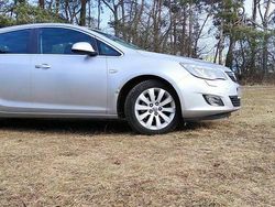 Srebrny Używany 2011 Opel Astra Cosmo Sedan/Limuzyna | 18 900 zł (Drogi)