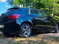 Czarny Używany 2011 Opel Astra Hatchback | 22 500 zł (Uczciwa cena)