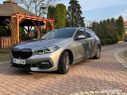 Szary Używany 2022 BMW 118 Hatchback | 102 000 zł (Uczciwa cena)