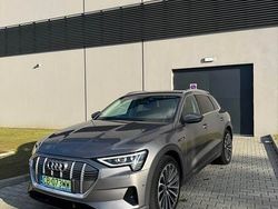 Srebrny Używany 2019 Audi e-tron SUV | 109 470 zł