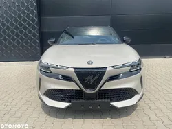 Lakier metalizowany szary z czarnym dachem scala Nowe 2025 Alfa Romeo Junior SUV | 131 805 zł