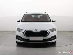 Biały Używany 2021 Skoda Octavia Kombi | 67 999 zł (Uczciwa cena)