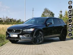 Czarny (metalik) Używany 2021 Volvo V60 CC Kombi | 134 900 zł (Dobra cena)