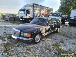 Niebieski Używany 1984 Mercedes E280 Sedan/Limuzyna | 12 000 zł