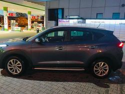 Szary Używany 2017 Hyundai Tucson SUV | 68 000 zł (Uczciwa cena)