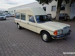Beżowy Używany 1982 Mercedes E300 Kombi | 25 500 zł