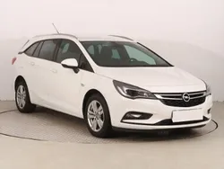 Biały Używany 2018 Opel Astra Kombi | 49 999 zł (Uczciwa cena)