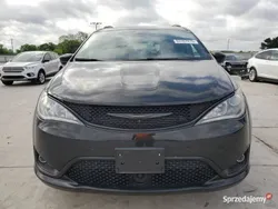 Używany 2020 Chrysler Pacifica Touring SUV | 40 000 zł