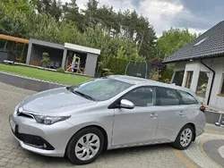 Srebrny Używany 2017 Toyota Auris Premium Kombi | 33 900 zł