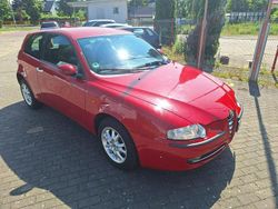 Czerwony (metalik) Używany 2002 Alfa Romeo 147 Hatchback | 7300 zł