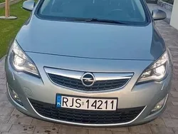 Niebieski Używany 2011 Opel Astra | 20 000 zł (Uczciwa cena)