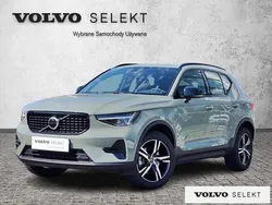 Zielony Używany 2025 Volvo XC40 SUV | 169 900 zł (Uczciwa cena)