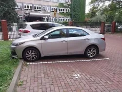 Srebrny (metalik) Używany 2017 Toyota Corolla Comfort Sedan/Limuzyna | 49 000 zł (Uczciwa cena)
