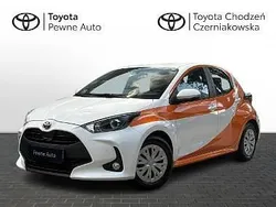 Biały Używany 2022 Toyota Yaris Hybrid Comfort Hatchback | 77 900 zł (Uczciwa cena)