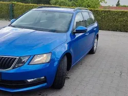 Niebieski Używany 2017 Skoda Octavia Kombi | 29 900 zł (Dobra cena)